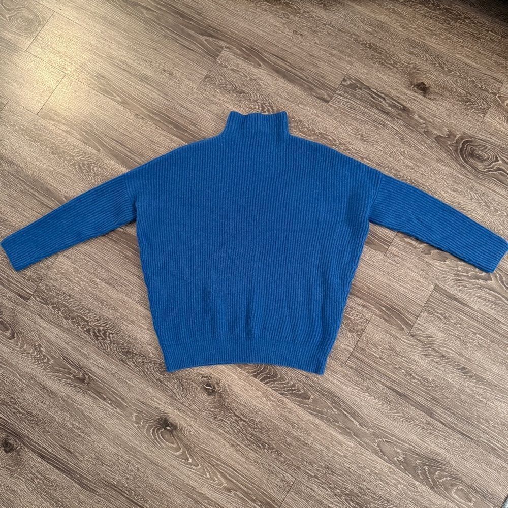 Kinross Cashmere Blue Sweater - Picture 9 of 10